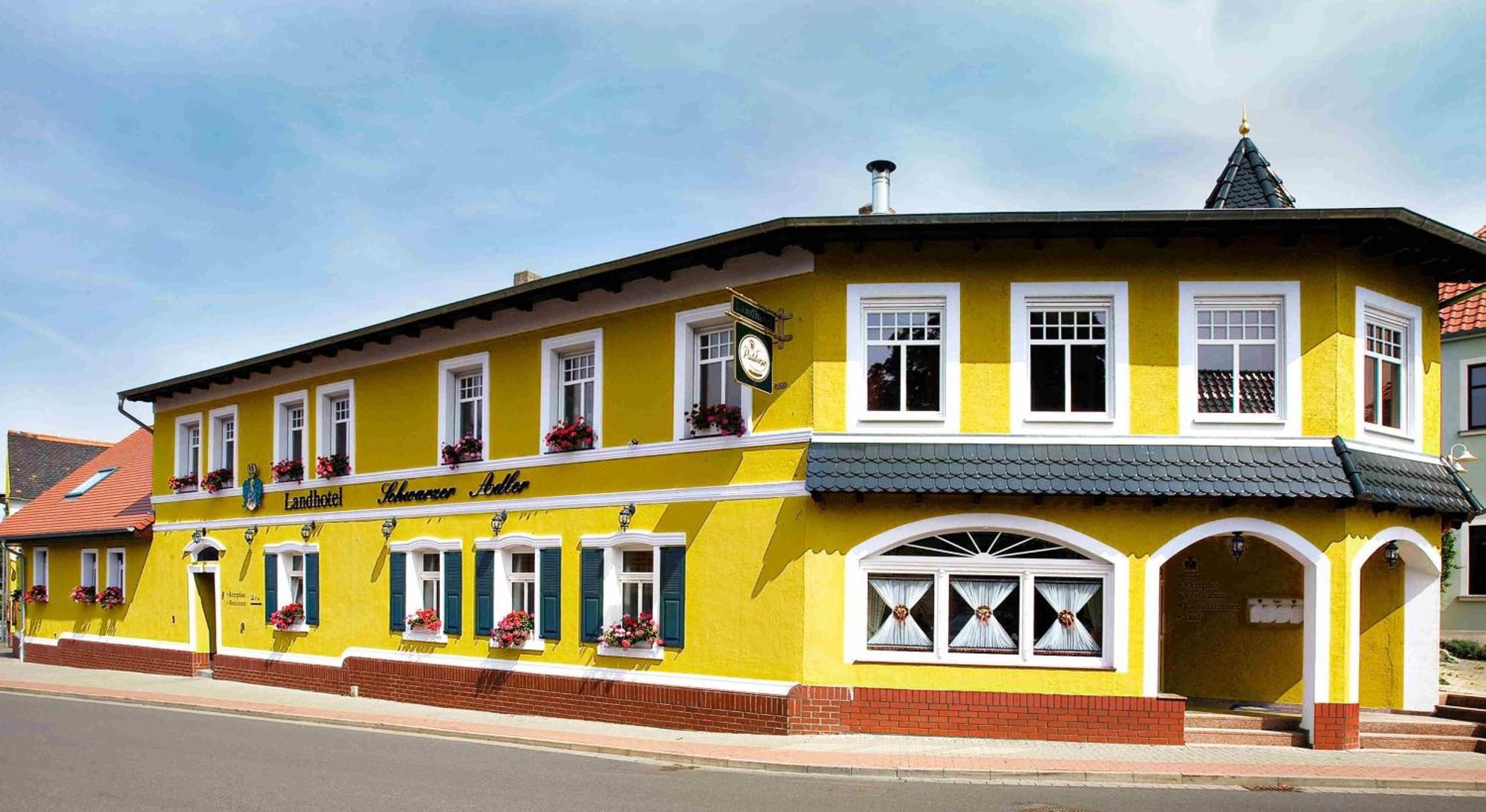 Landhotel Schwarzer Adler Suelzetal Екстериор снимка