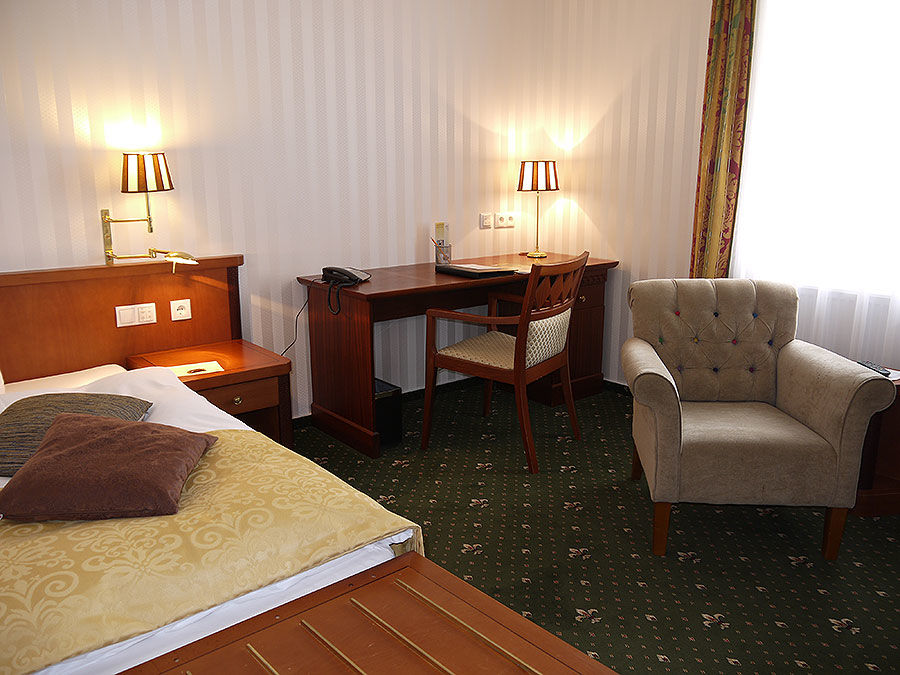 Landhotel Schwarzer Adler Suelzetal Стая снимка