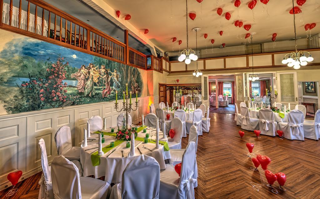 Landhotel Schwarzer Adler Suelzetal Бизнес снимка